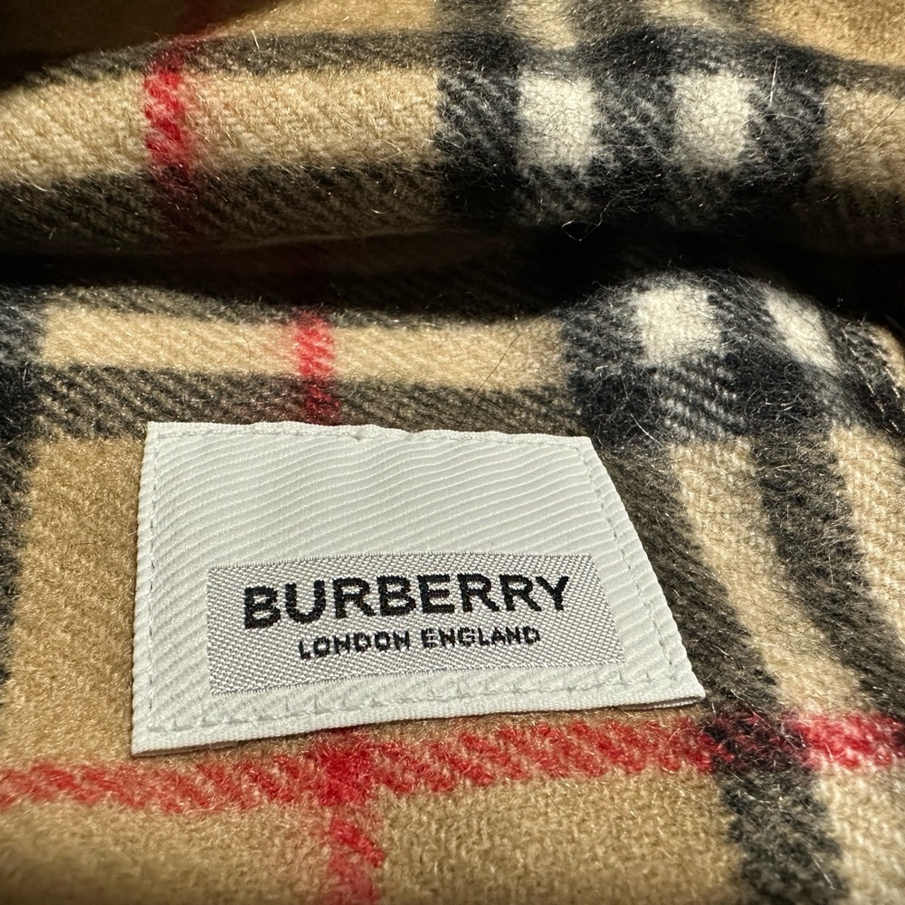 Burberry Vintage Check Snood in Tan and Black - Picture 4 of 16